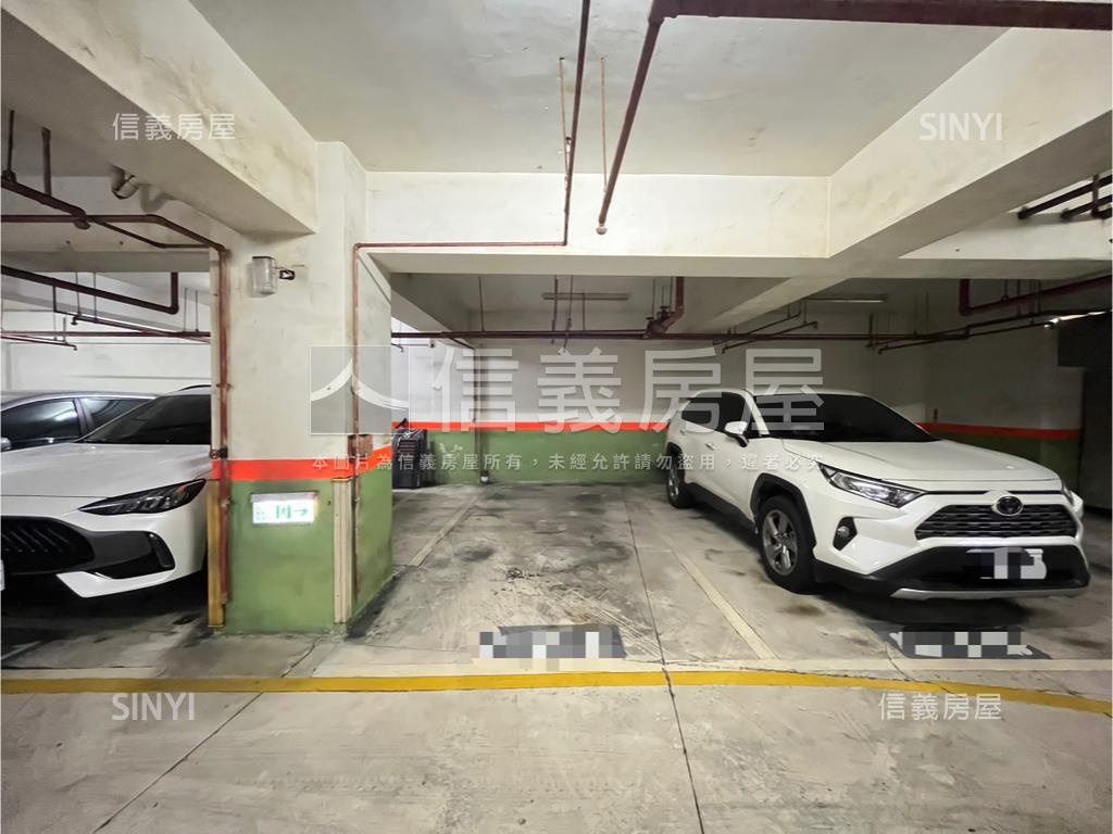 東方鴻Ｂ２車位房屋室內格局與周邊環境