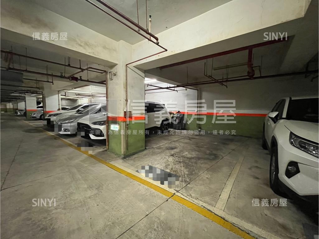 東方鴻Ｂ２車位房屋室內格局與周邊環境