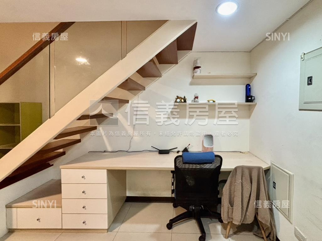 采舍七樓附車位房屋室內格局與周邊環境