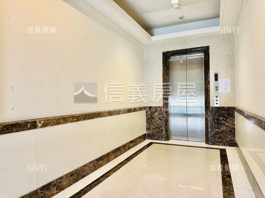松山巨蛋。鋼骨樹景採光房屋室內格局與周邊環境