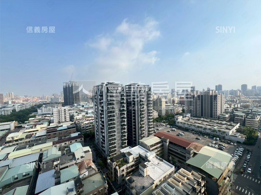 高醫商圈四房車位誠心出售房屋室內格局與周邊環境