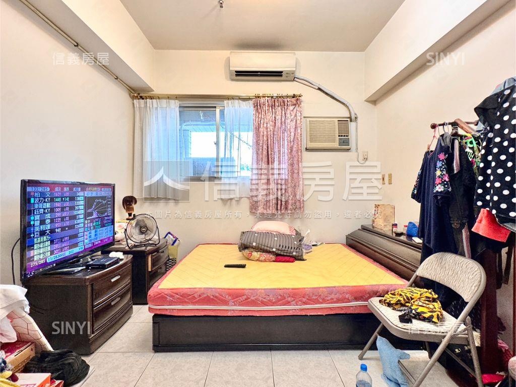 高醫商圈四房車位誠心出售房屋室內格局與周邊環境