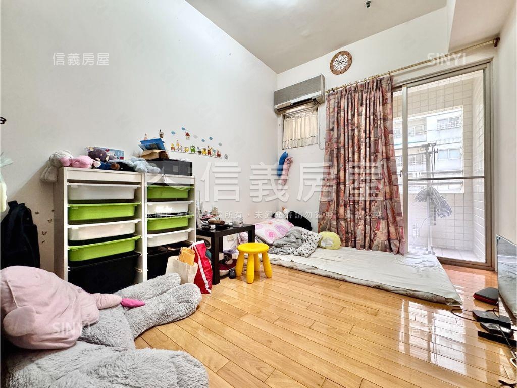 高醫商圈四房車位誠心出售房屋室內格局與周邊環境