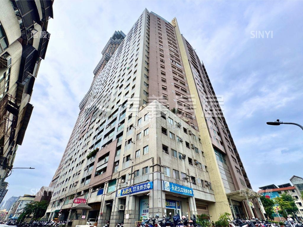 高醫商圈四房車位誠心出售房屋室內格局與周邊環境