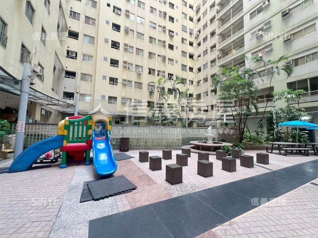 高醫商圈四房車位誠心出售房屋室內格局與周邊環境