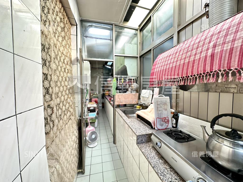 新埔捷運陽光花園方正美寓房屋室內格局與周邊環境