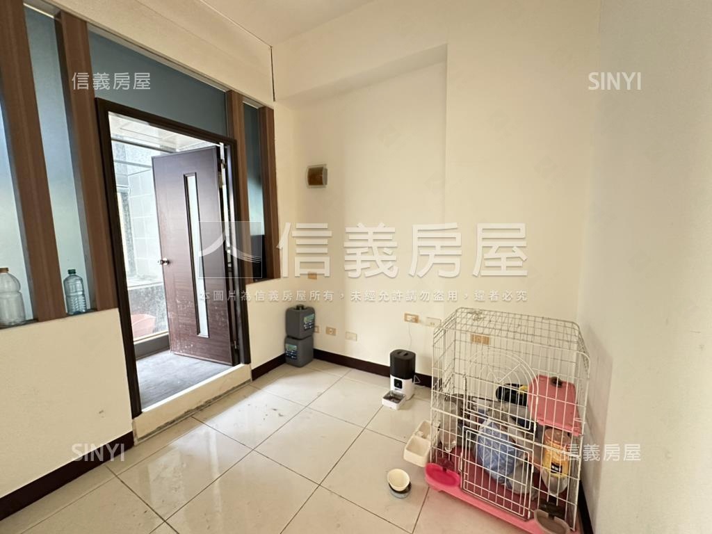 黃金地段重疊別墅房屋室內格局與周邊環境