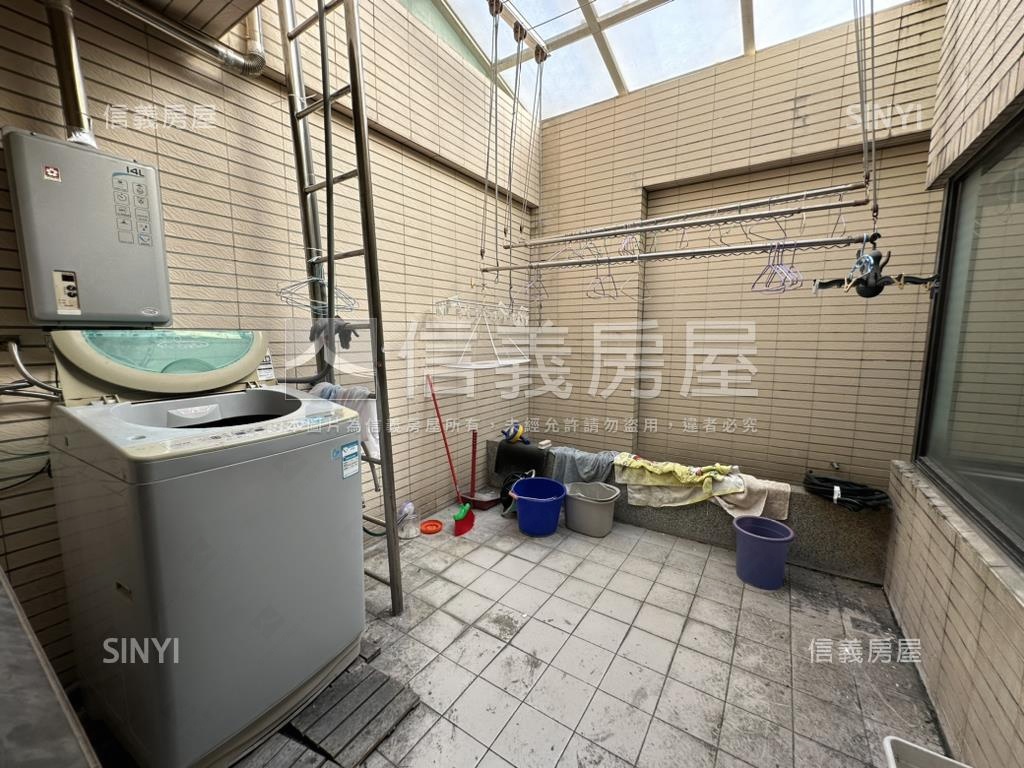 黃金地段重疊別墅房屋室內格局與周邊環境