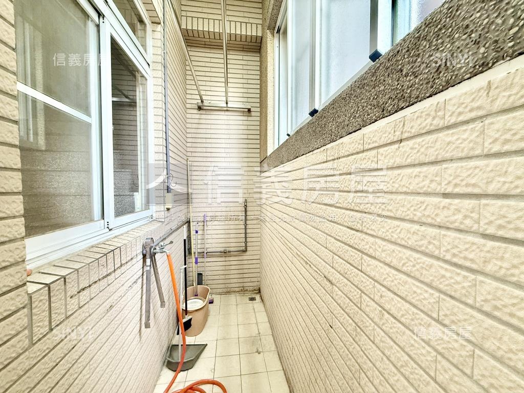 小港面寬質感店面房屋室內格局與周邊環境