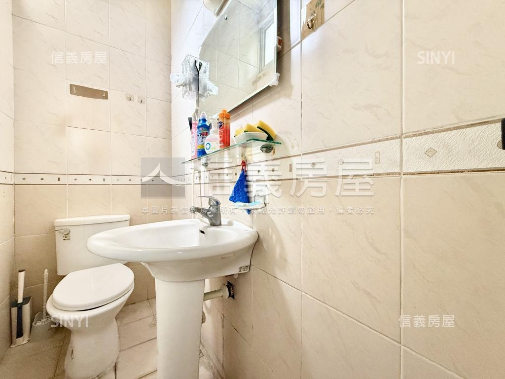 小港面寬質感店面房屋室內格局與周邊環境