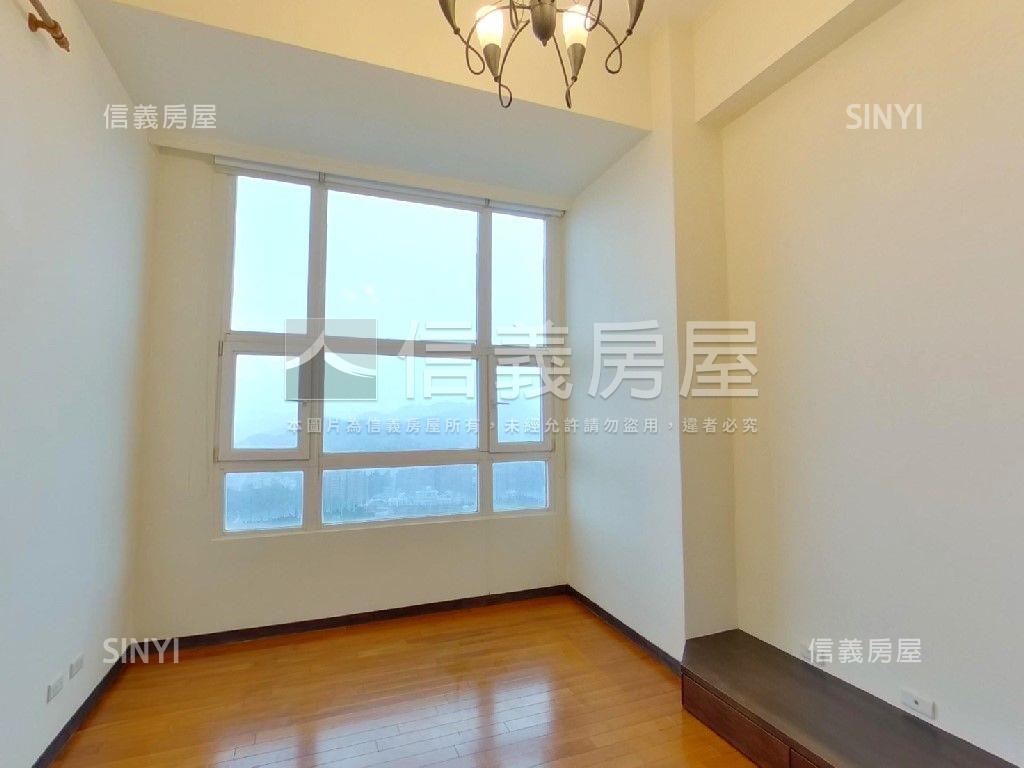 摩天稀有挑高景觀房屋室內格局與周邊環境