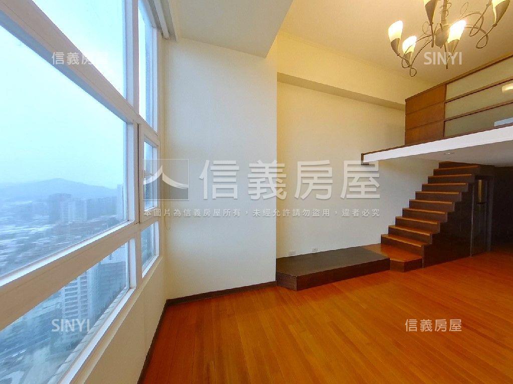 摩天稀有挑高景觀房屋室內格局與周邊環境