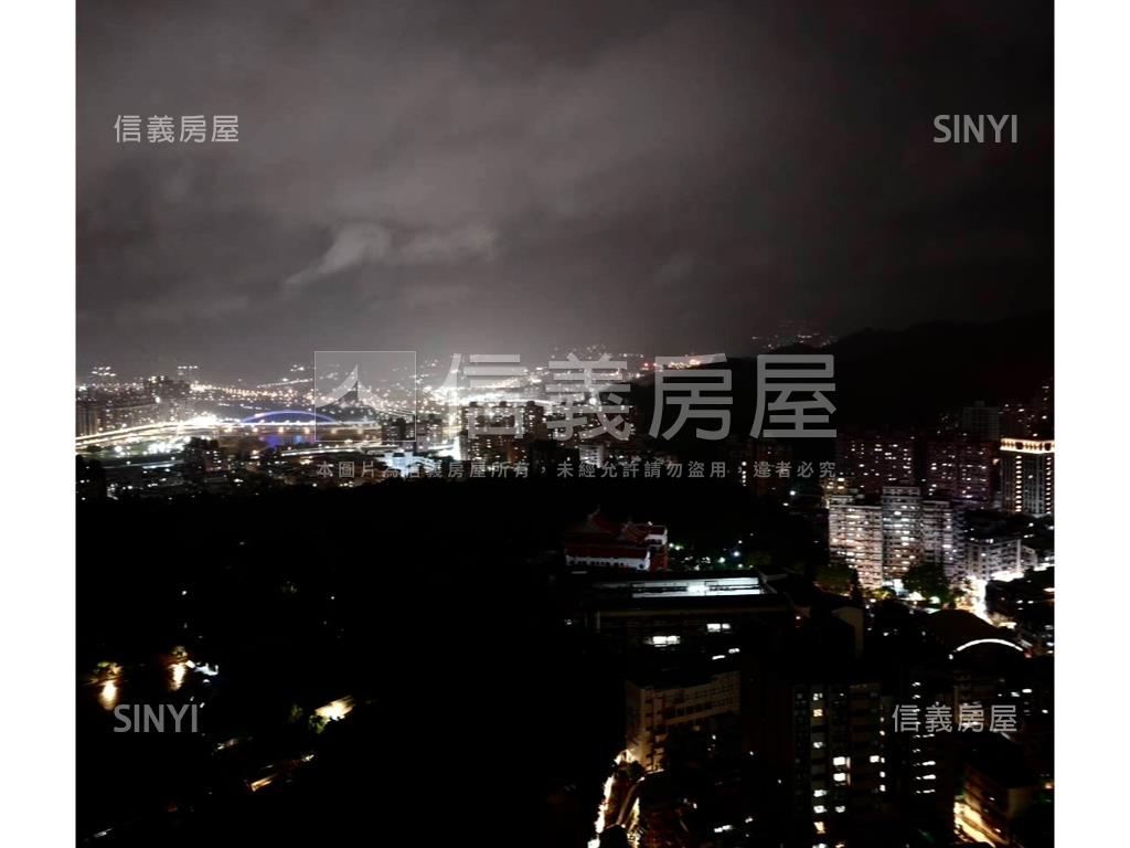 摩天稀有挑高景觀房屋室內格局與周邊環境