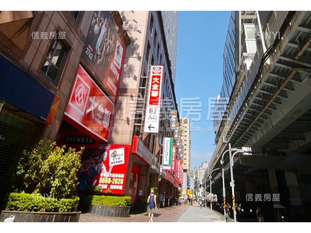 摩天稀有挑高景觀房屋室內格局與周邊環境
