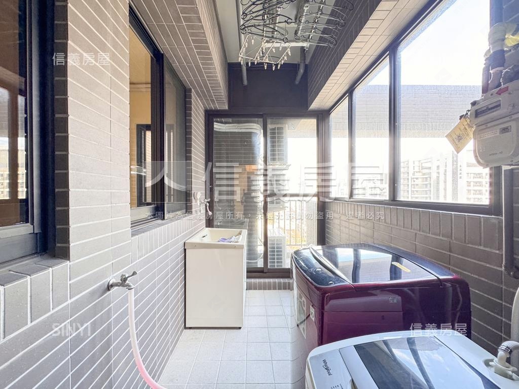 高鐵澤緣朝西南四房雙車位房屋室內格局與周邊環境