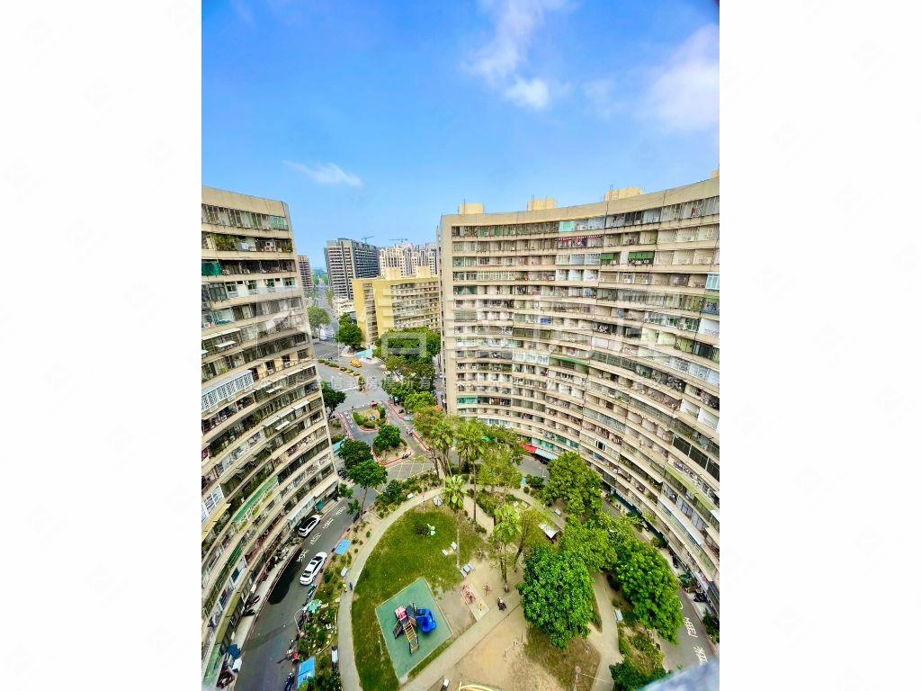 左營超值低總價電梯三房房屋室內格局與周邊環境