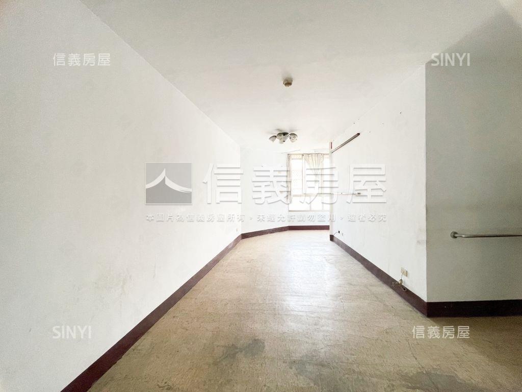 左營超值低總價電梯三房房屋室內格局與周邊環境