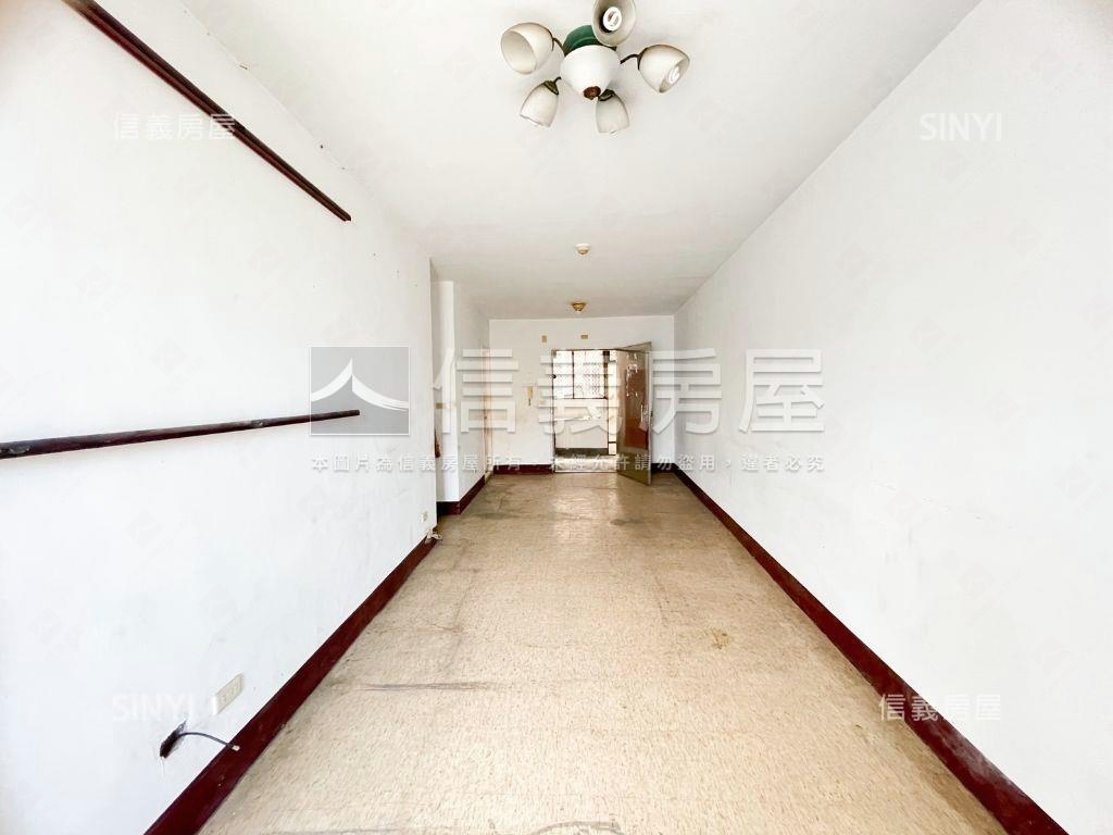 左營超值低總價電梯三房房屋室內格局與周邊環境