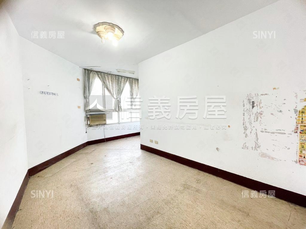 左營超值低總價電梯三房房屋室內格局與周邊環境