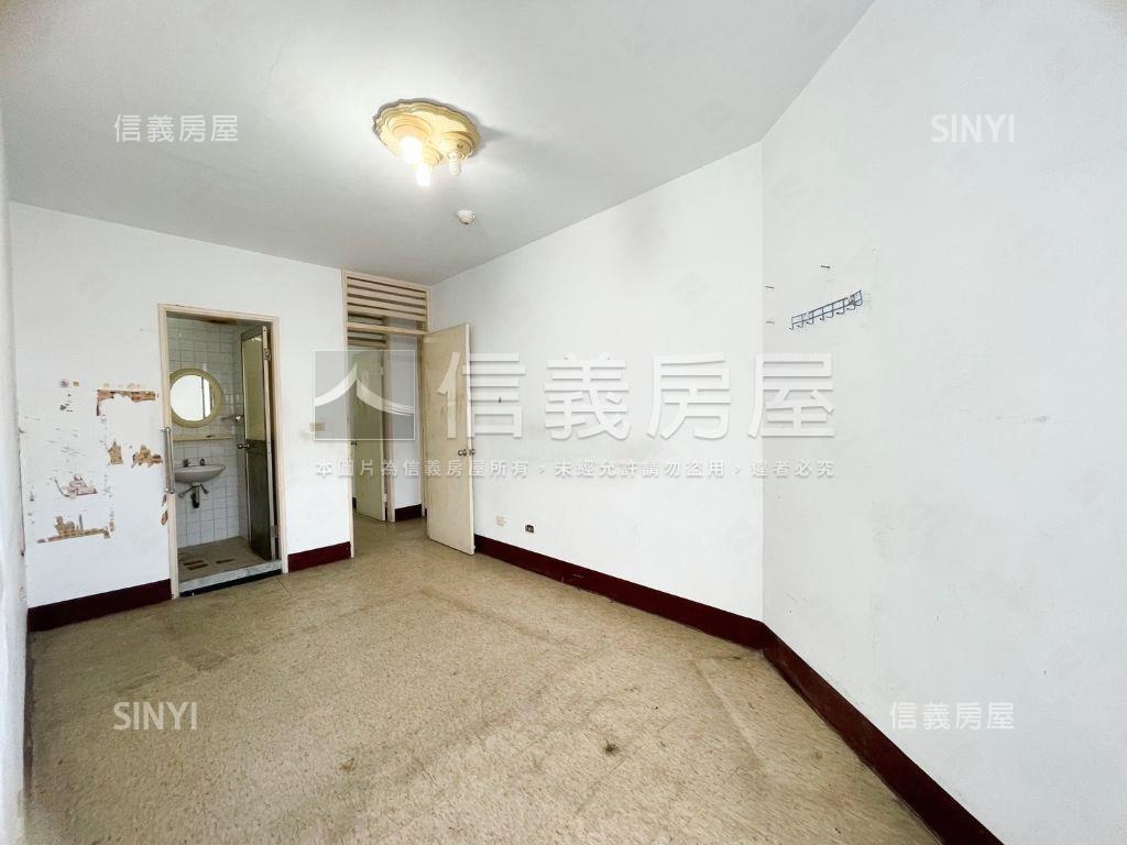 左營超值低總價電梯三房房屋室內格局與周邊環境