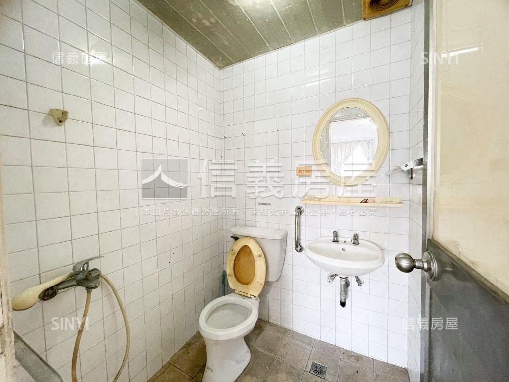 左營超值低總價電梯三房房屋室內格局與周邊環境