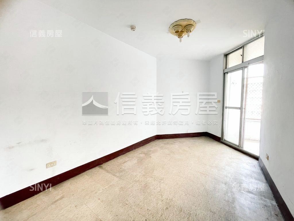 左營超值低總價電梯三房房屋室內格局與周邊環境