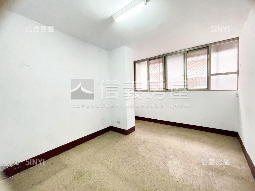 左營超值低總價電梯三房房屋室內格局與周邊環境