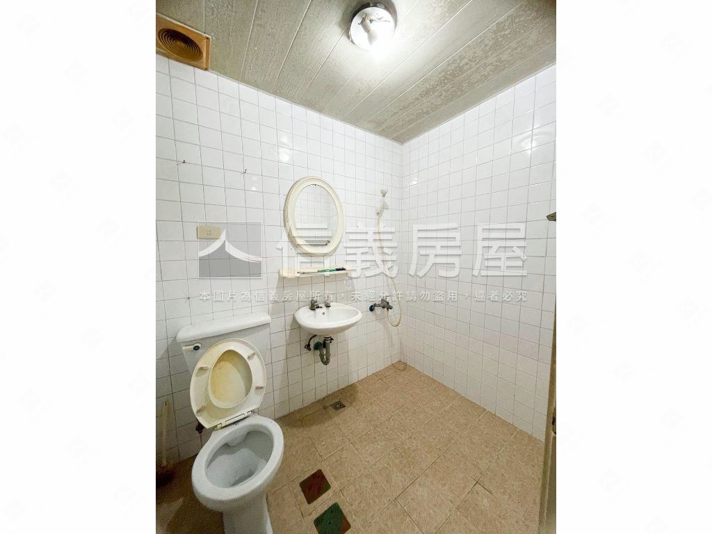 左營超值低總價電梯三房房屋室內格局與周邊環境