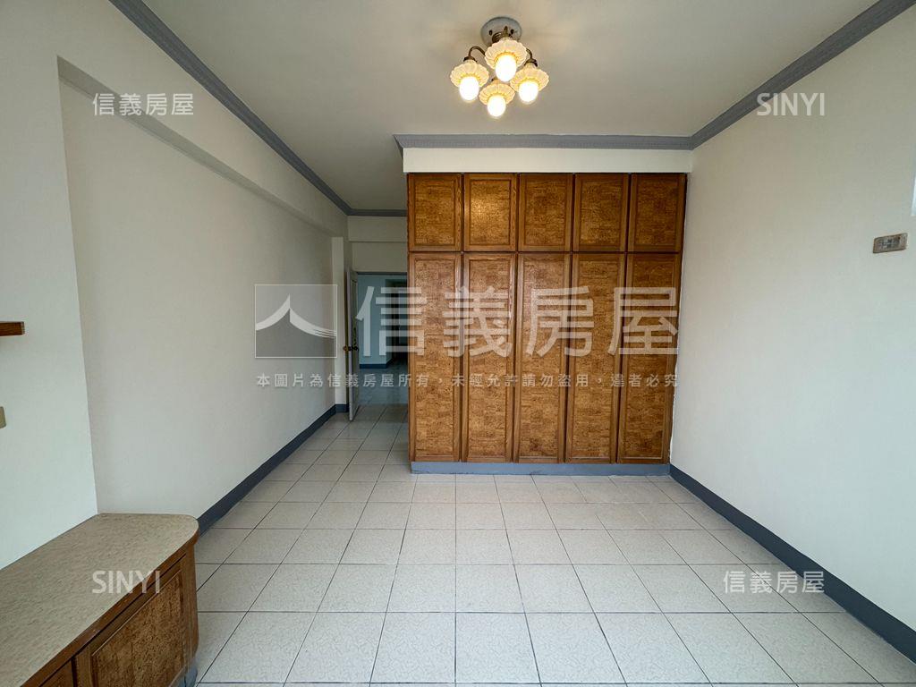 五股明亮電梯頂加佳房屋室內格局與周邊環境