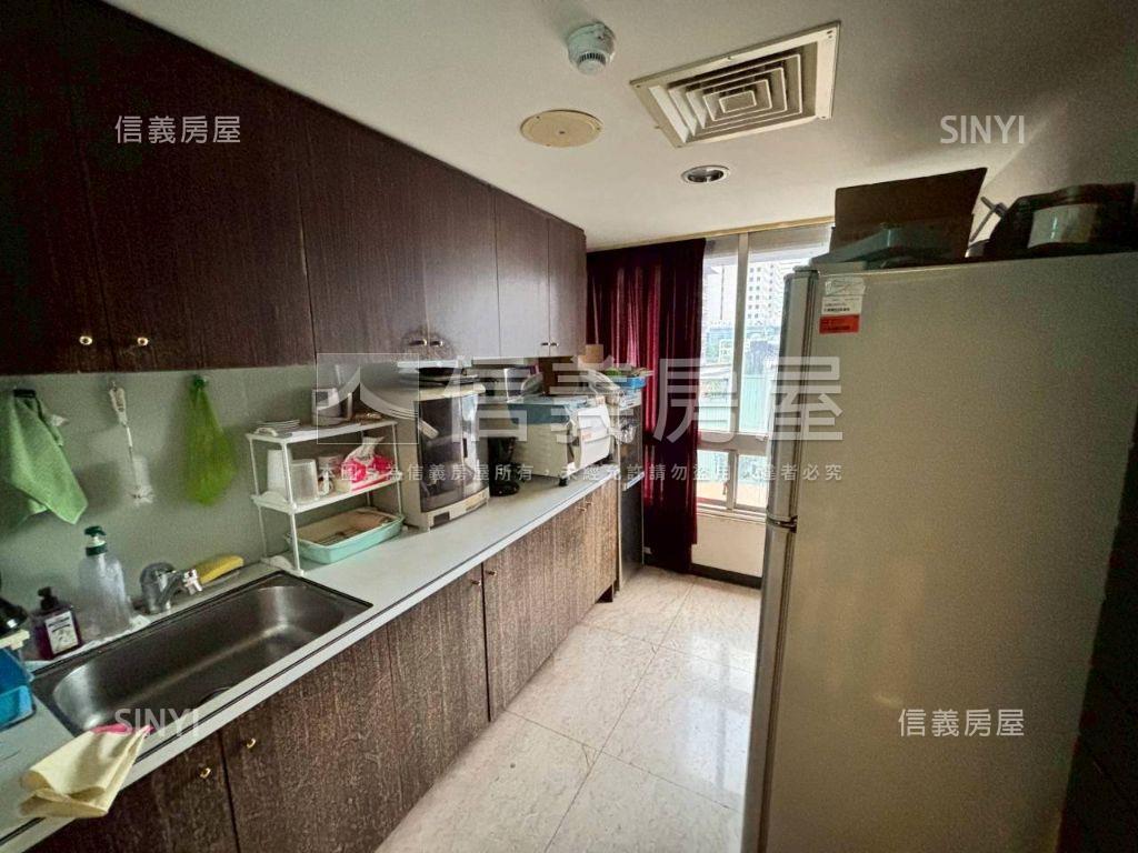 臺灣大道近勤美誠品商辦房屋室內格局與周邊環境