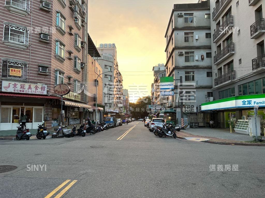 金山前段稀有角間透店房屋室內格局與周邊環境