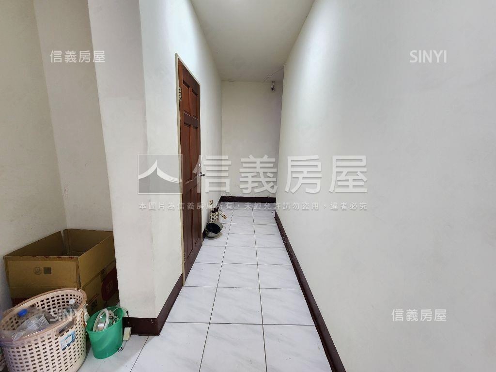 金山前段稀有角間透店房屋室內格局與周邊環境
