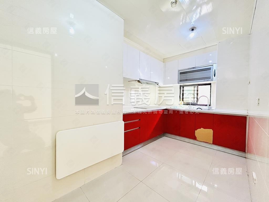 近捷運。稀有一層一戶華廈房屋室內格局與周邊環境