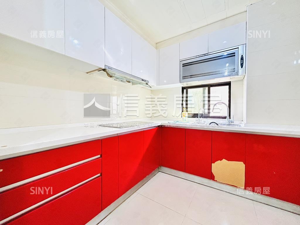 近捷運。稀有一層一戶華廈房屋室內格局與周邊環境