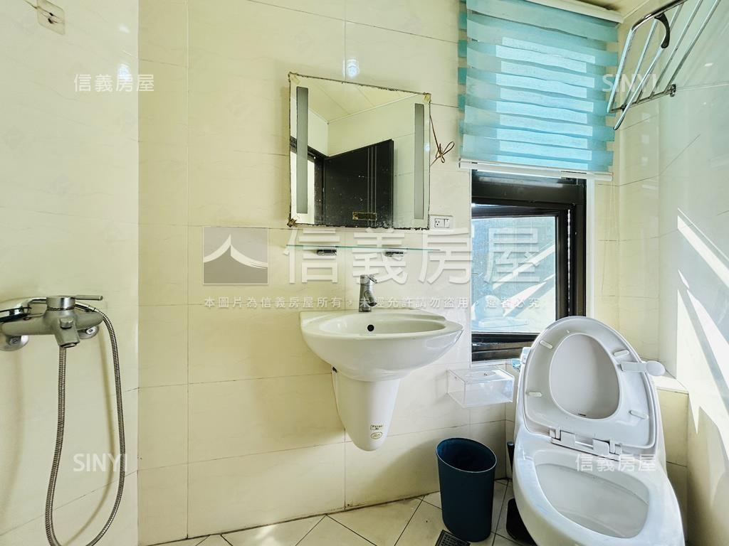 近捷運。稀有一層一戶華廈房屋室內格局與周邊環境