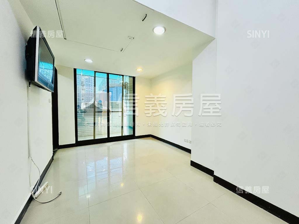 近捷運。稀有一層一戶華廈房屋室內格局與周邊環境