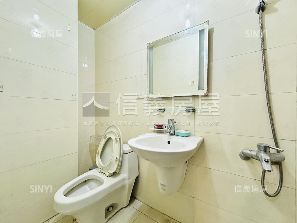 近捷運。稀有一層一戶華廈房屋室內格局與周邊環境