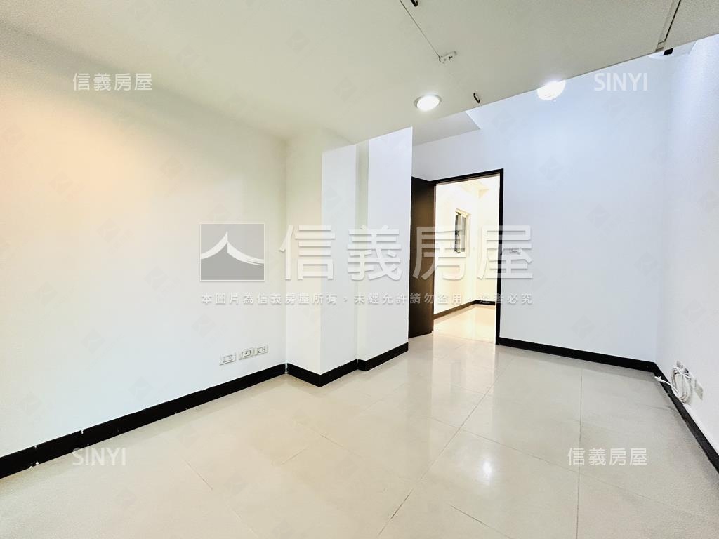 近捷運。稀有一層一戶華廈房屋室內格局與周邊環境