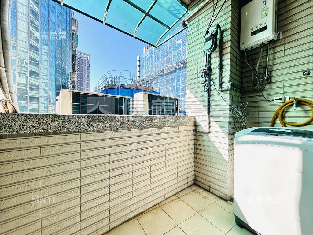 近捷運。稀有一層一戶華廈房屋室內格局與周邊環境