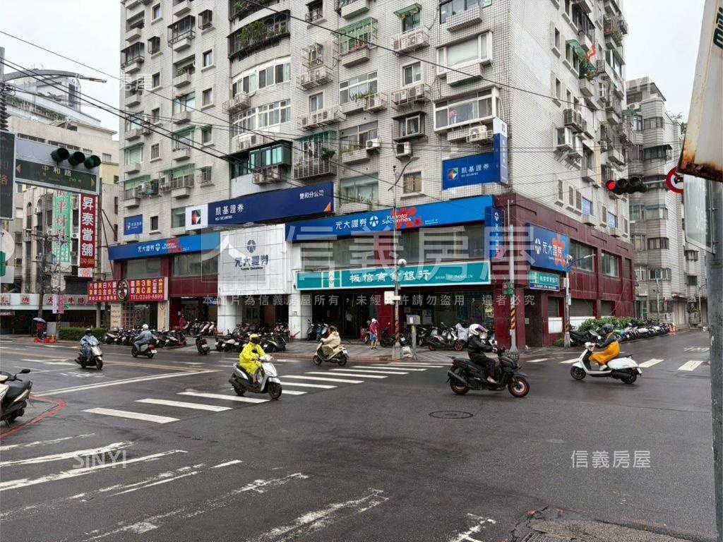 捷運公園圖書館邊間４房房屋室內格局與周邊環境