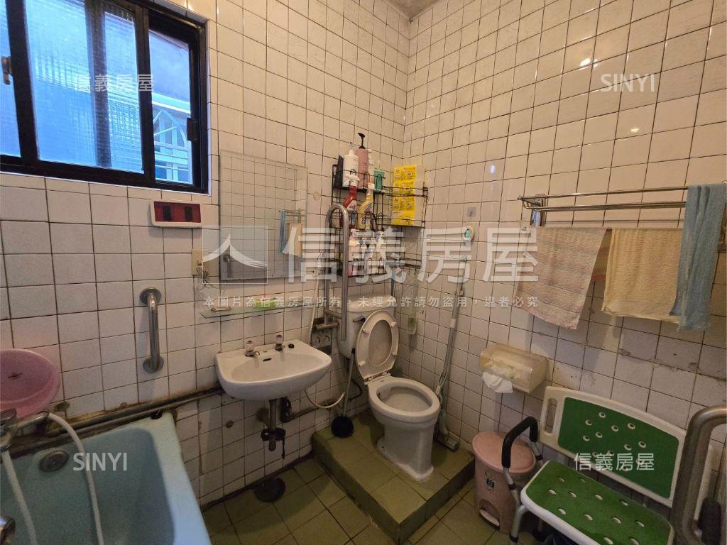 板橋車站邊間公寓頂加Ａ房屋室內格局與周邊環境