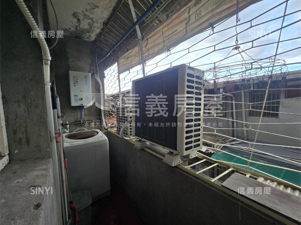 板橋車站邊間公寓頂加Ａ房屋室內格局與周邊環境