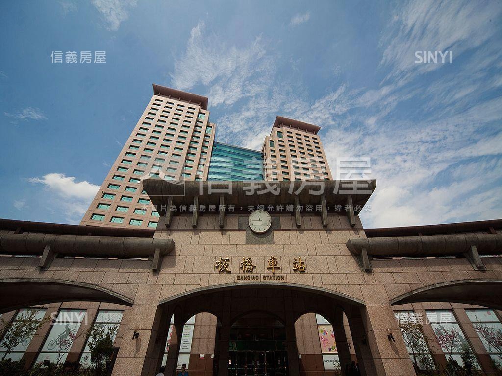 板橋車站邊間公寓頂加Ａ房屋室內格局與周邊環境