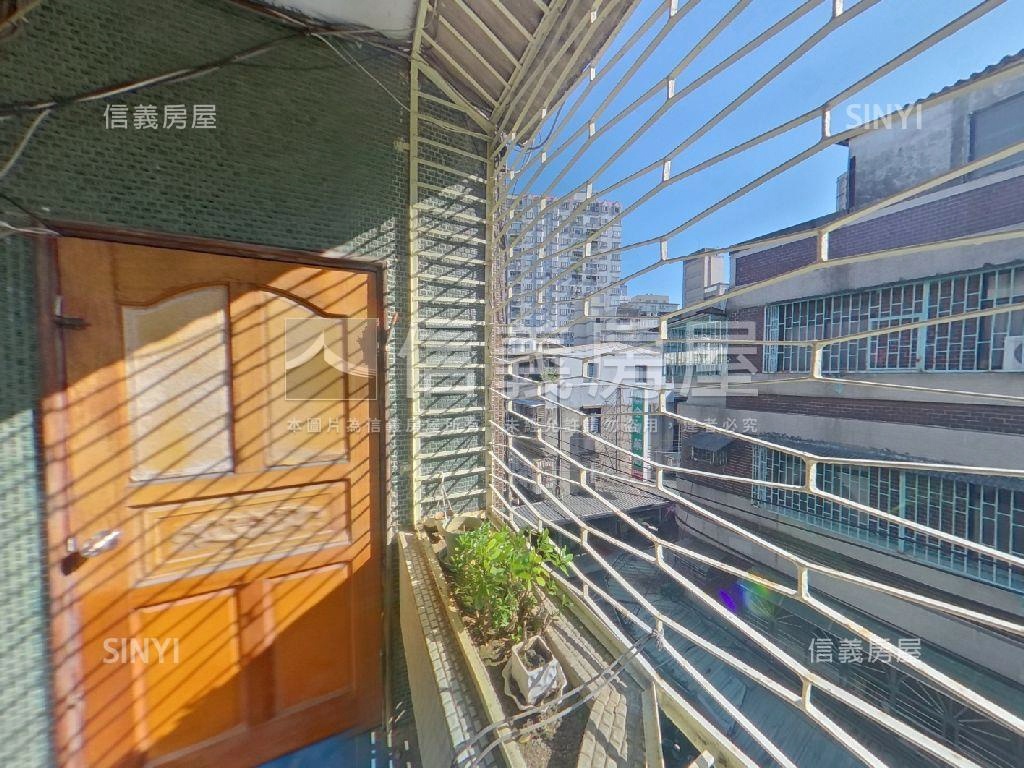 板橋車站邊間公寓頂加房屋室內格局與周邊環境