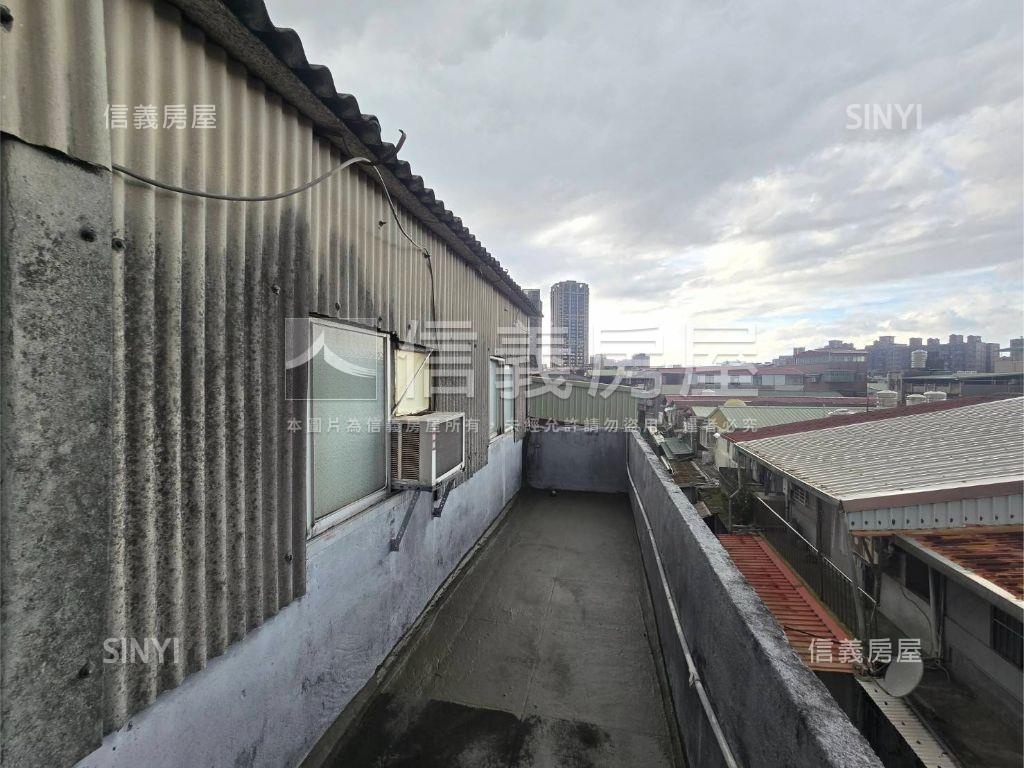 板橋車站邊間公寓頂加房屋室內格局與周邊環境