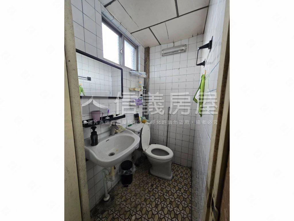 板橋車站邊間公寓頂加房屋室內格局與周邊環境