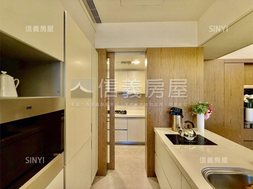 精美裝潢皇居高樓雙平車房屋室內格局與周邊環境