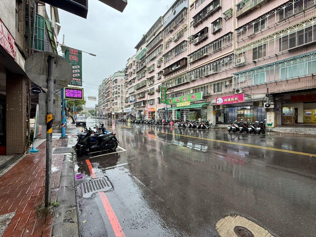 全室裝潢住辦店面三角窗房屋室內格局與周邊環境