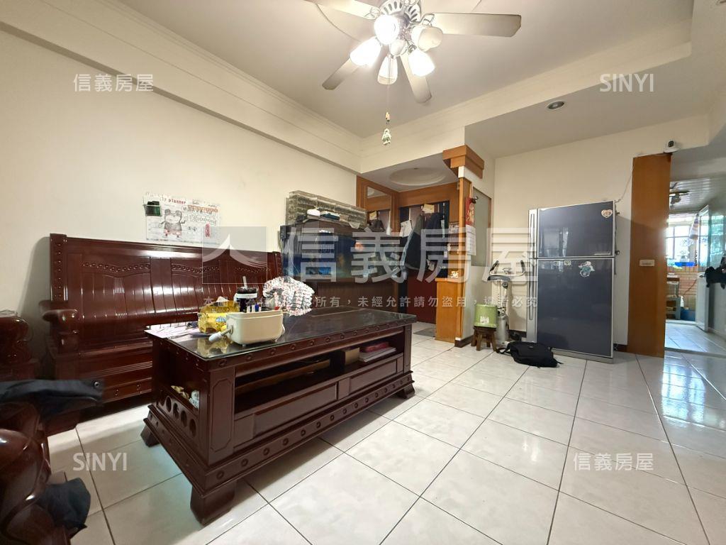 易立購邊間採光四房車位房屋室內格局與周邊環境