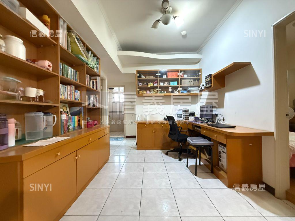 易立購邊間採光四房車位房屋室內格局與周邊環境